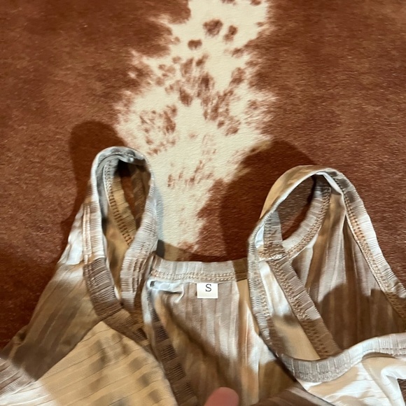 Shein tank top bundle 
size small 
3 tops total! - Picture 7 of 7